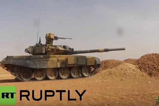 Xe tăng T-90 quân đội Syria trên chiến trường Hama