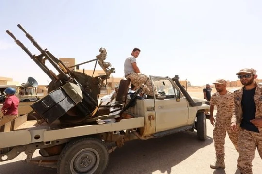 Các tay súng thuộc lực lượng Quân đội Quốc gia Libya (LNA) tiến công về Tripoli. Ảnh minh họa: South Front.