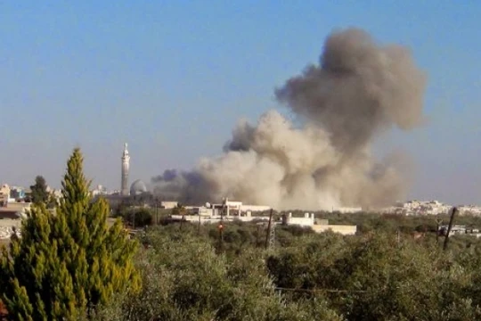 IS tiến hành cuộc tấn công bằng xe bom tự sát VBIED trên vùng ngoại ô thị trấn Uqayribat - ảnh Qasioun.ne