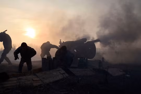 Pháo binh Ukraine tập kích hỏa lực vào chiến tuyến của Donetsk sau cuộc tấn công bất thành. Ảnh New- Front.