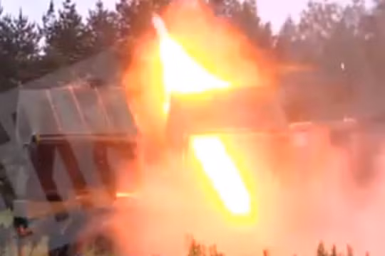 Lực lượng dân quân Dpnesk phóng tên lửa vào quân đội Ukraina. Ảnh minh họa South Front