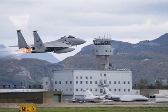 Lực lượng không quân NATO ở Na Uy bắt đầu xuất kích tham gia diến tập. Ảnh: truyền thông cuộc diễn tập Trident Juncture.