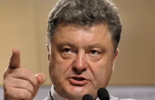 "Đó là một khoản hối lộ", ông Poroshenko trả lời phỏng vấn Bloomberg tại Kiev. 