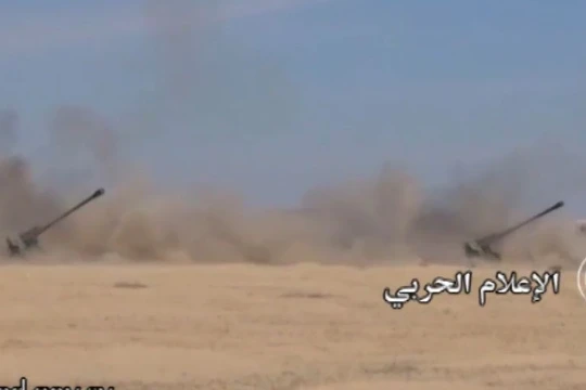 Pháo binh quân đội Syria gầm thét trên chiến trường sa mạc tỉnh Homs