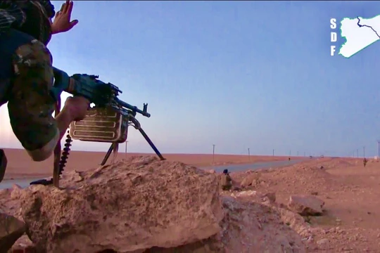 Binh sĩ người Kurd trên đường tấn công vào sân bay quân sự Tabqa thuộc tỉnh Raqqa