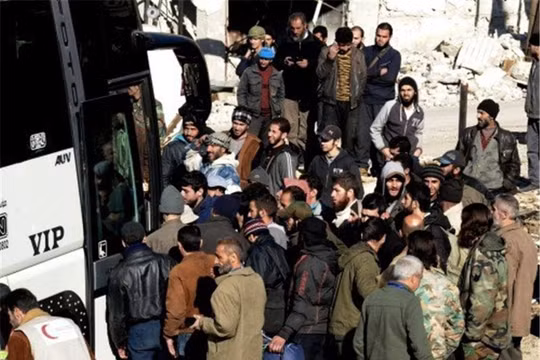 Cuộc di tản chiến binh và dân thường lớn ở Syria