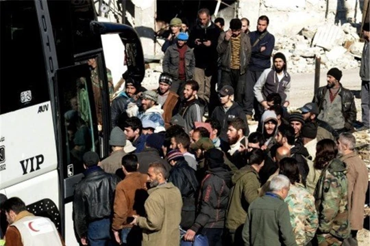 Cuộc di tản chiến binh và dân thường lớn ở Syria