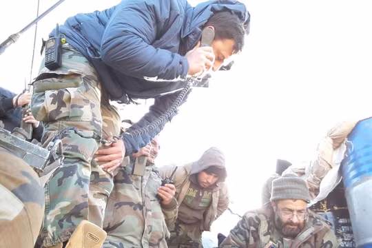 Binh sĩ lữ đoàn 42 cơ giới chuẩn bị lực lượng cho cuộc tấn công