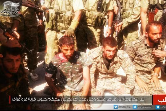 3 chiến binh người Kurd và 1 trẻ vị thành niên bị lực lượng Hồi giáo cực đoan bắt và hành hạ