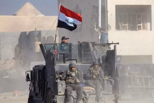 Binh sĩ quân đội Iraq trong một khu dân cư gần biên giới với Syria, chuẩn bị cho cuộc tấn công mới - ảnh minh họa Masdar News