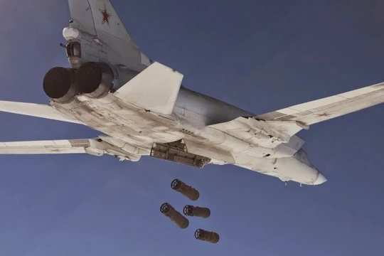 Máy bay ném bom chiến lược Nga Tu-22M3 không kích IS ở Deir Ezzor