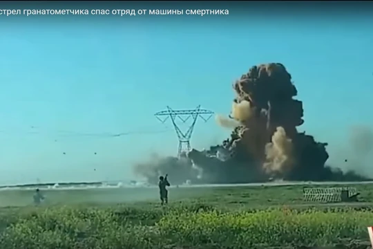 chiếc xe đánh bom tự sát bị hủy diệt cùng tay lái liều chết