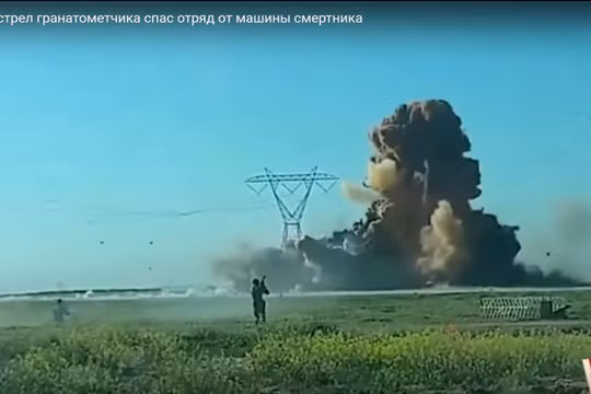 chiếc xe đánh bom tự sát bị hủy diệt cùng tay lái liều chết