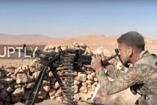 Binh sĩ quân đội Syria trên chiến trường Palmyra - Arak