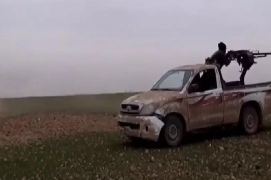 Các tay súng khủng bố IS bắn phá tuyến đường huyết mạch Hama - Aleppo