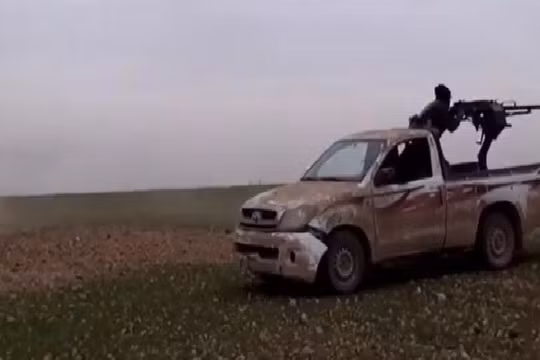 Các tay súng khủng bố IS bắn phá tuyến đường huyết mạch Hama - Aleppo