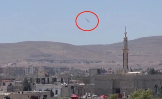 Không quân Syria ném bom vào trận địa phòng ngự của FSA ở Darayya