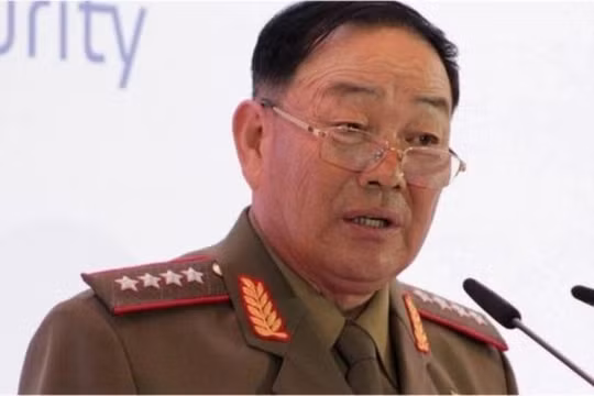 Theo giới quan sát, không khó để kiểm chứng thông tin này. Nếu ông Hyon đã bị xử tử, ông sẽ không còn xuất hiện trong thời gian tới. - Ảnh: AFP