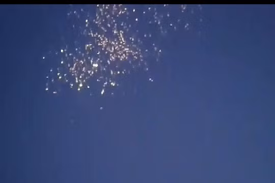 Không quân Nga không kích dữ dội chiến tuyến của lực lượng Hồi giáo cực đoan trong thị trấn Kafr Zita. Ảnh minh họa video