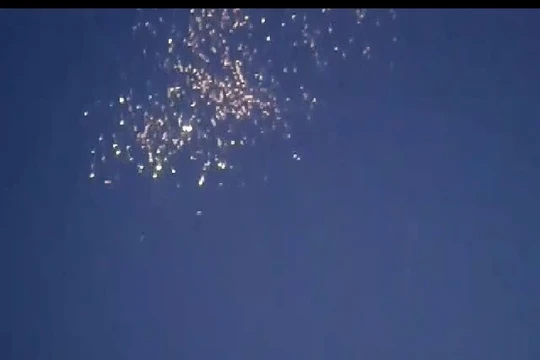 Không quân Nga không kích dữ dội chiến tuyến của lực lượng Hồi giáo cực đoan trong thị trấn Kafr Zita. Ảnh minh họa video