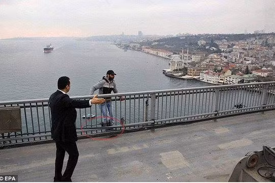 Sự thực vụ "cứu người tự sát" của tổng thống Thổ Nhĩ Kỳ Erdogan