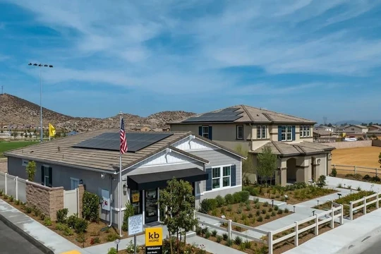 Nhà tiết kiệm điện năng ở California. Ảnh Electrek