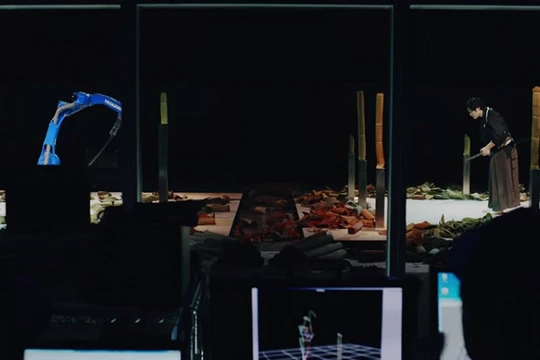 Hai kiếm thủ cúi chào nhau