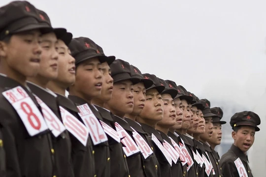 Những người lính Bắc Triều Tiên huấn luyện đội ngũ