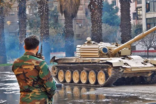 Xe tăng T-72 T-72 Shafrah trang bị lớp giáp xếp Dao cắt chống tên lửa chống tăng có điều khiển ATGM. Ảnh: tanks-encyclopedia.