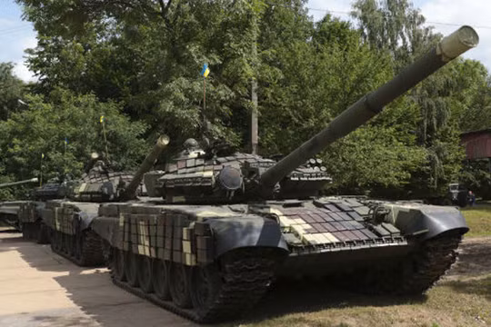 Một số xe tăng của lực lượng dân quân vùng Donbass