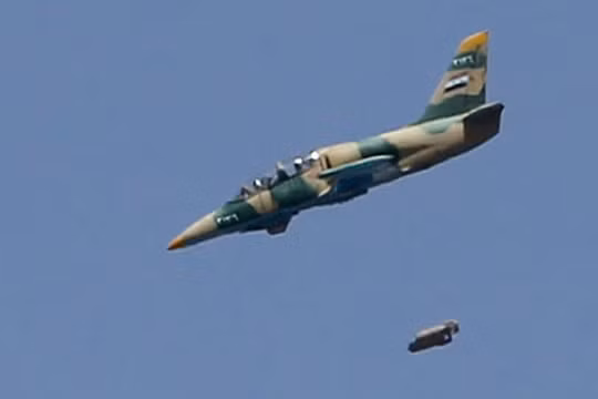 Không quân Syria ném bom tiêu diệt 50 tay súng IS trên sa mạc Palmyra