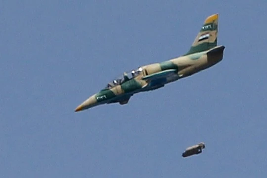 Không quân Syria ném bom tiêu diệt 50 tay súng IS trên sa mạc Palmyra