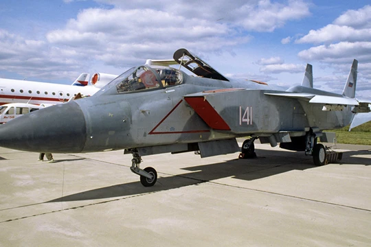 Tiêm kích phản lực hạ cánh thẳng đứng Yak-141. Ảnh minh họa RIA. Novosti