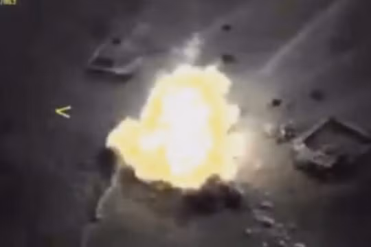 Tên lửa Kalibr hủy diệt mục tiêu IS ở Deir Ezzor - ảnh video Bộ quốc phòng Nga