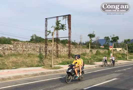 Sau 11 năm được cấp phép, DA Khu du lịch Xanh Lăng Cô chỉ xây dựng bức tường.