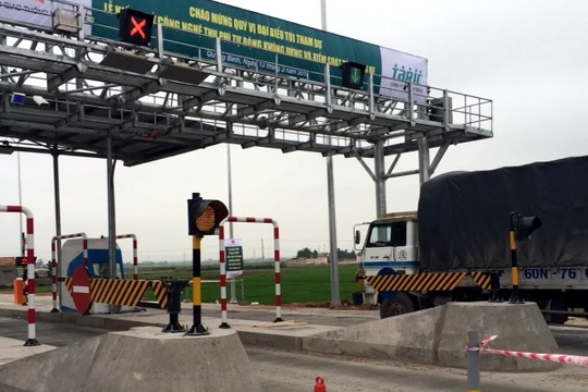 Sẽ lần lượt áp dụng công nghệ thu phí này cho tất cả các tuyến đường bộ trên toàn quốc, bao gồm cả hệ thống đường cao tốc. Ảnh: VGP/Phan Trang