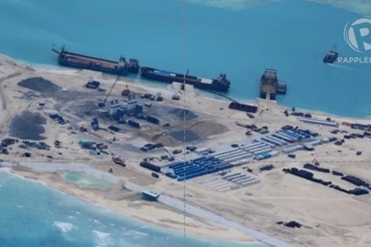 Hình ảnh cải tạo trên đá Chữ Thập do Trung Quốc tiến hành.