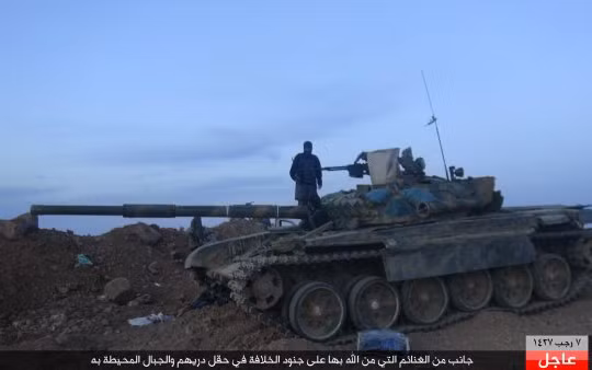 xe tăng T-72 do IS chiếm được