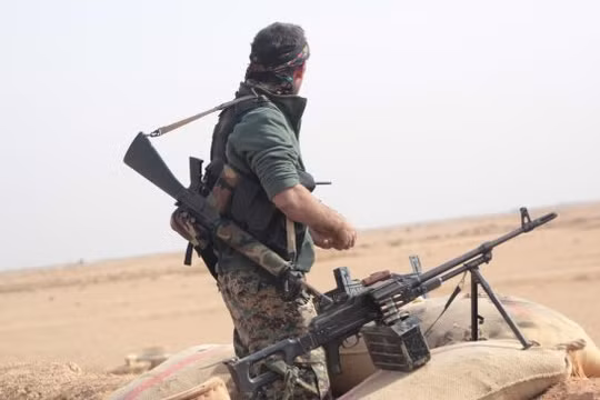 Chiến binh người Kurd trên chiến trường Afrin, tây bắc Aleppo. Ảnh minh họa: Masdar News.