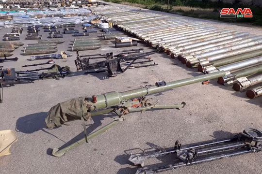 Quân đội Syria thu giữ vũ khí của lực lượng Hồi giáo cực đoan tại ngoại ô Damascus. Ảnh minh họa: SANA.