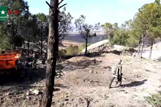 Nhóm chiến binh thuộc tổ chức TFSA do Ankara hậu thuẫn đánh chiếm cao điểm Barsaya. Ảnh Masdar News