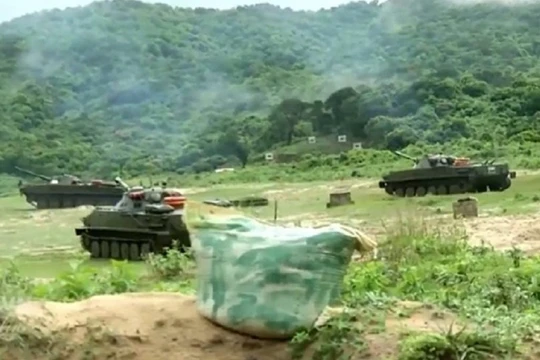 Hải quân đánh bộ Việt Nam diễn tập đổ bộ bắn đạn thật