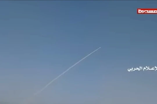 Tiểu đoàn tên lửa Yemen thuộc Houthi phóng tên lửa dẫn đường Badir-1P. Ảnh minh họa: South Front.