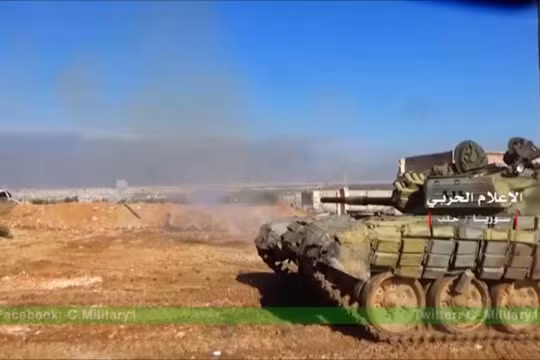 xe tăng quân đội Syria trên chiến trường Aleppo