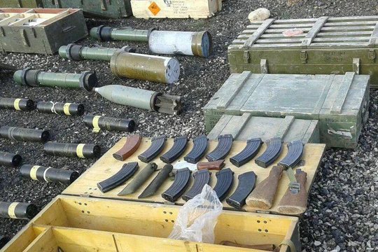Kho vũ khí mới thu giữ ở Daraa. Ảnh: SANA.