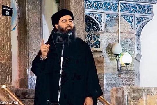 Thủ lĩnh IS Abu Bakr al-Baghdadi trong một lần phát biểu tại một nhà thờ ở Mosul năm 2014