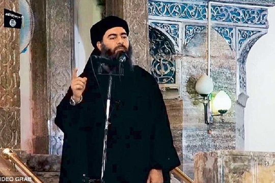 Thủ lĩnh IS Abu Bakr al-Baghdadi trong một lần phát biểu tại một nhà thờ ở Mosul năm 2014