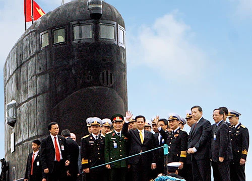 Thủ tướng Nguyễn Tấn Dũng tới thăm kíp thủy thủ tàu ngầm Việt Nam học tập tại Liên bang Nga