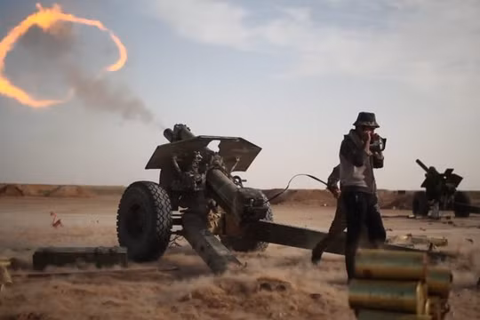 Pháo binh quân đội Syria tập kích vào các nhóm chiến binh IS trên chiến trường Deir Ezzor