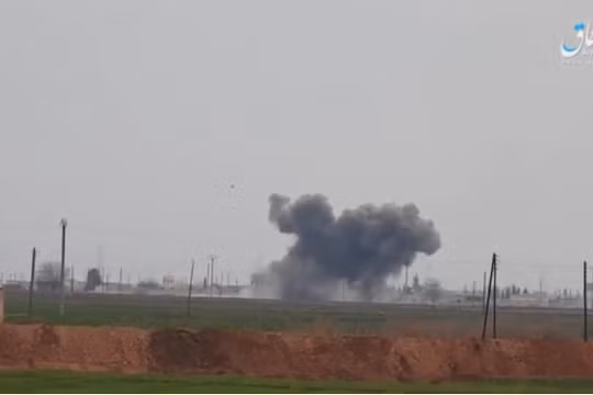 Không quân Syria không kích trên chiến trường Aleppo